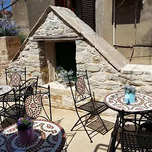 Villa Nautica Stone House Apartment