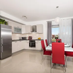 https://apartment-bingo.hotels-in-trogir.com
